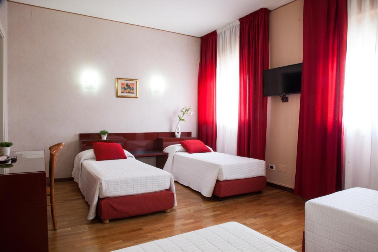 Albignasego Hotel Master מראה חיצוני תמונה