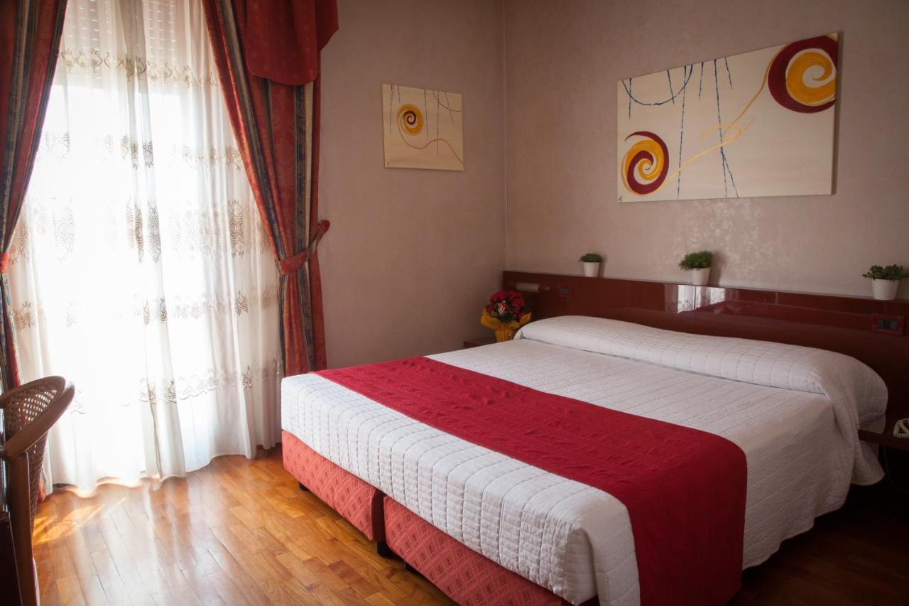 Albignasego Hotel Master מראה חיצוני תמונה