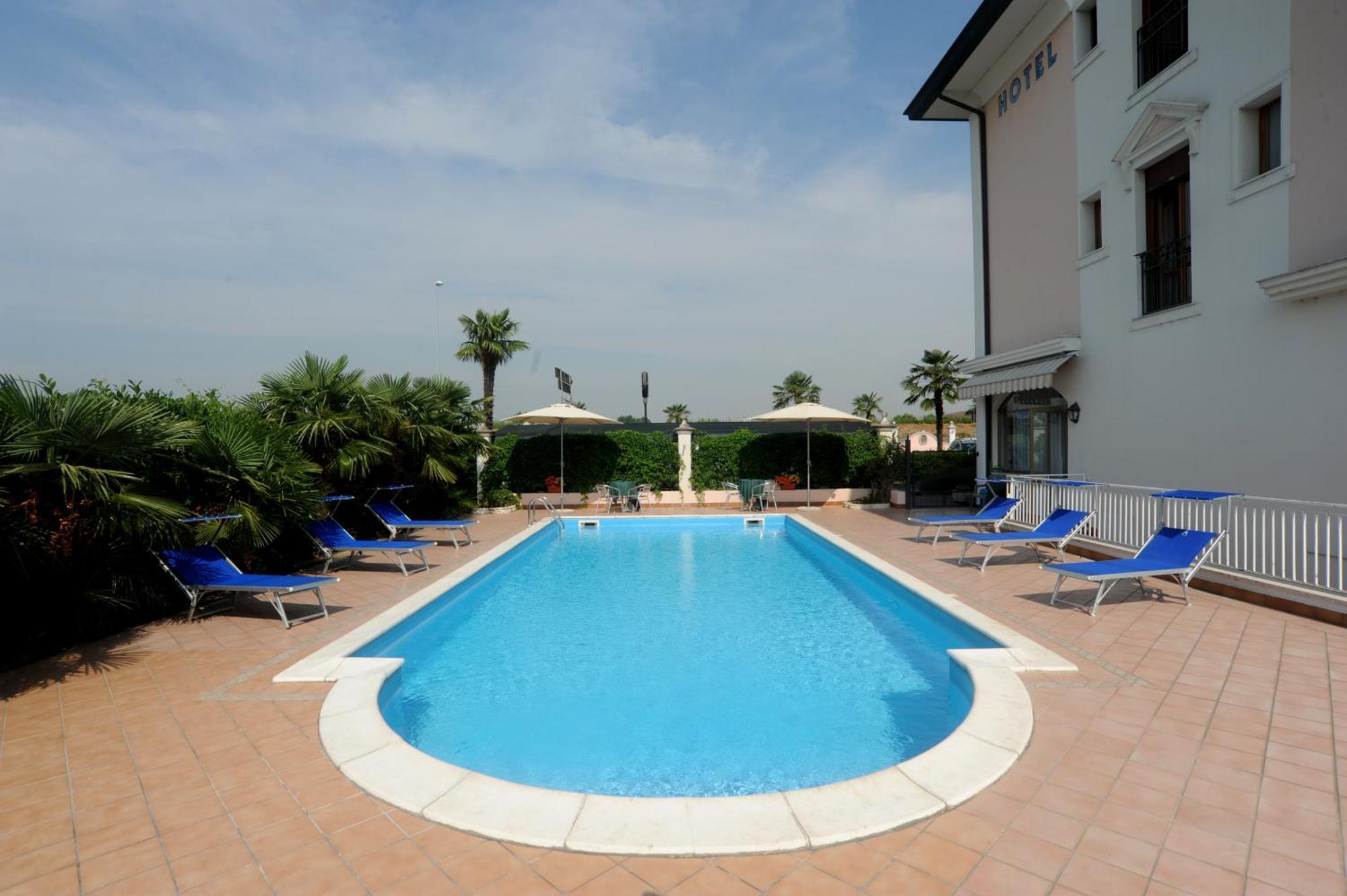 Albignasego Hotel Master מראה חיצוני תמונה