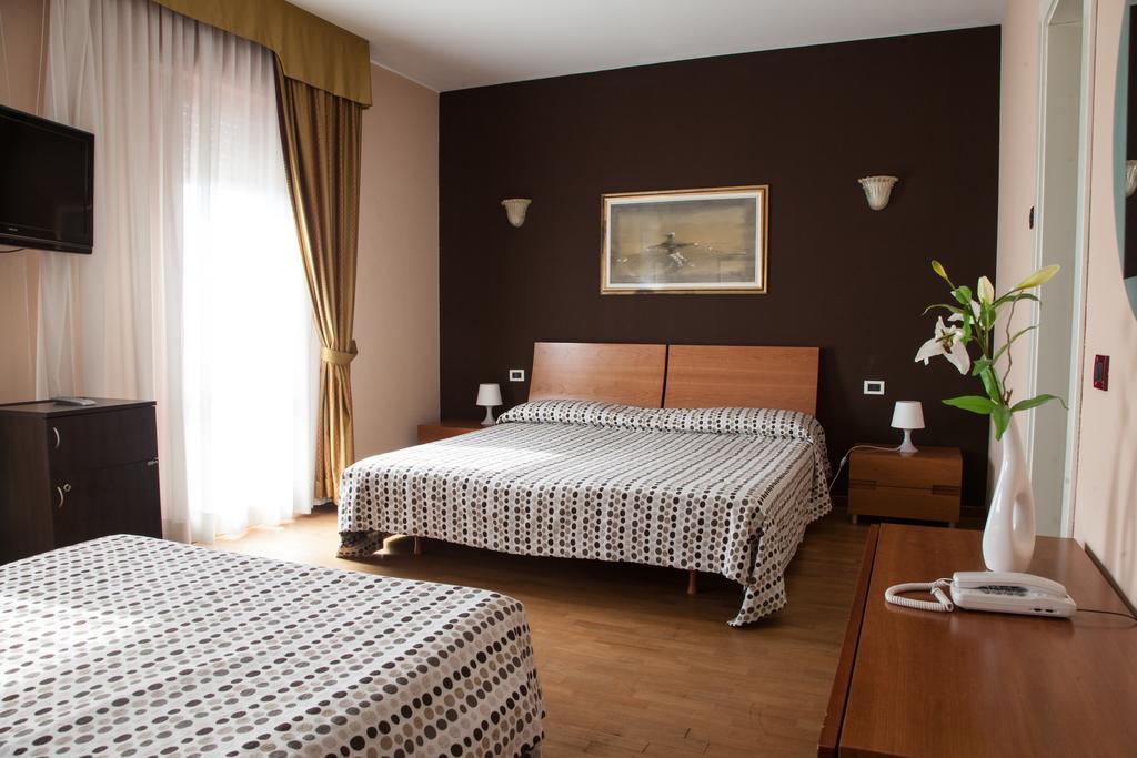 Albignasego Hotel Master מראה חיצוני תמונה