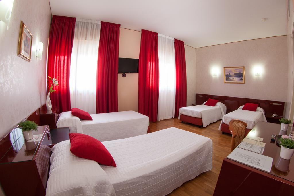 Albignasego Hotel Master מראה חיצוני תמונה