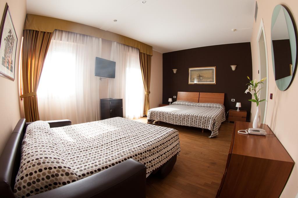 Albignasego Hotel Master חדר תמונה